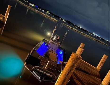 21.5’ Uncle Jay Fishing Boat Fully Loaded w/ Stereo and Power Poles