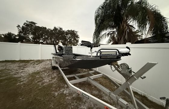 21.5’ Uncle Jay Fishing Boat Fully Loaded w/ Stereo and Power Poles