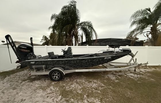 21.5’ Uncle Jay Fishing Boat Fully Loaded w/ Stereo and Power Poles