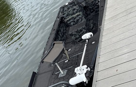 21.5’ Uncle Jay Fishing Boat Fully Loaded w/ Stereo and Power Poles