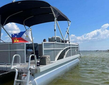 Luxurious Bennington 21 SLX 21 Ft Tritoon Rental