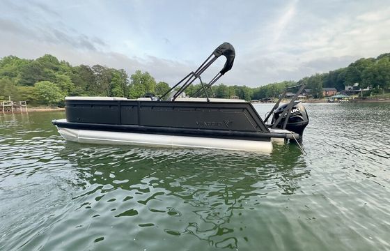 Enjoy a day on Lake Norman, NC in this brand new beautiful Tritoon