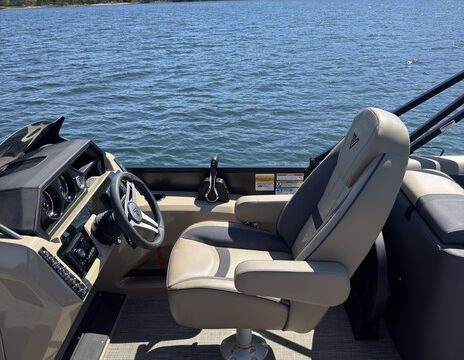 BRAND NEW Viaggio Pontoon on MN Lakes
