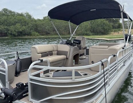 2023 Pontoon with Lily Pad and Fire Pit – Lake Grapevine