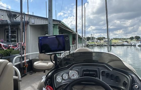 2023 Pontoon with Lily Pad and Fire Pit – Lake Grapevine