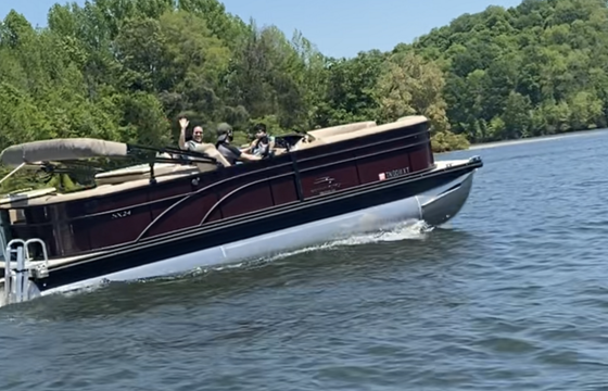 Loaded Bennington Tri-toon, includes the kitchen sink!
