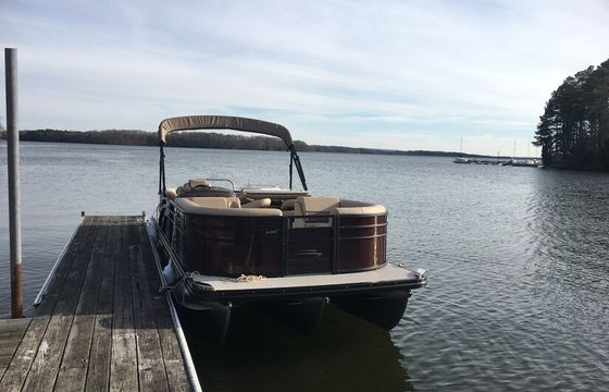 Loaded Bennington Tri-toon, includes the kitchen sink!