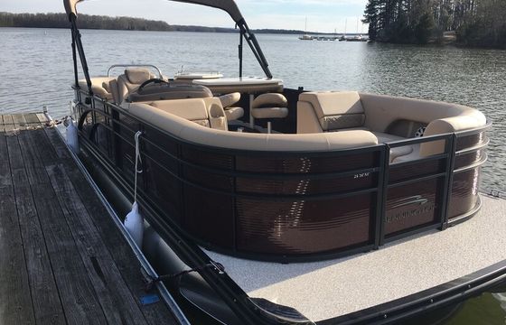 Loaded Bennington Tri-toon, includes the kitchen sink!