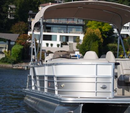 25ft Tri-Toon with Wet Bar – No License Required