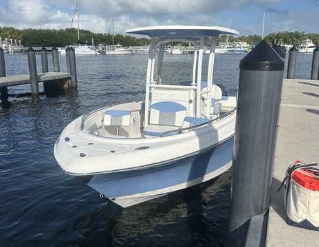 "BOOK WITH US AND GET UP TO ONE HOUR FREE" 2023 ROBALO 22 FT.