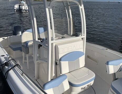"BOOK WITH US AND GET UP TO ONE HOUR FREE" 2023 ROBALO 22 FT.