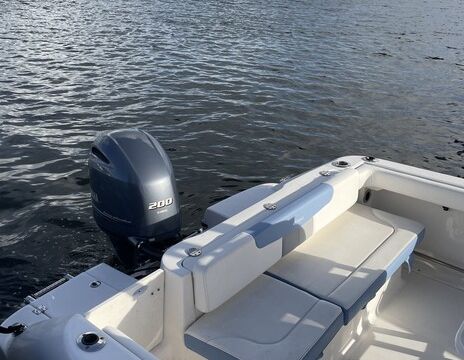 "BOOK WITH US AND GET UP TO ONE HOUR FREE" 2023 ROBALO 22 FT.