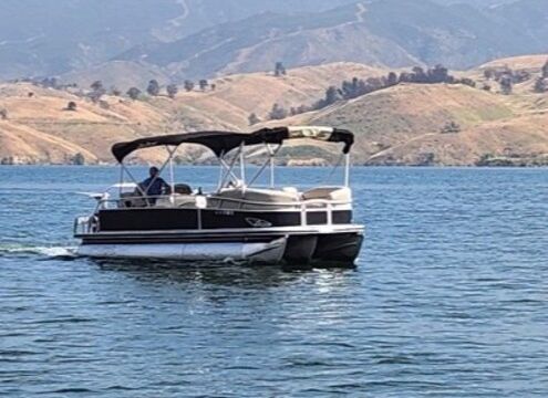 Family-Friendly Pontoon Boat for Up to 11 Guests with Shade