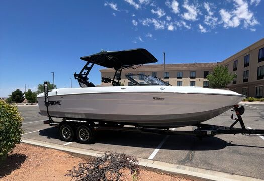 2025 Supreme S240 Surf Boat