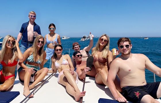 Chicago Skyline Luxe — 40-Foot Private Yacht