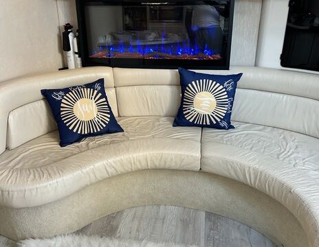 Chicago Skyline Luxe — 40-Foot Private Yacht