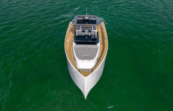 Luxury Day Boat In Montauk NY - Pardo 43