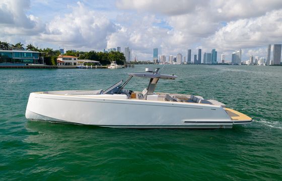 Luxury Day Boat In Montauk NY - Pardo 43
