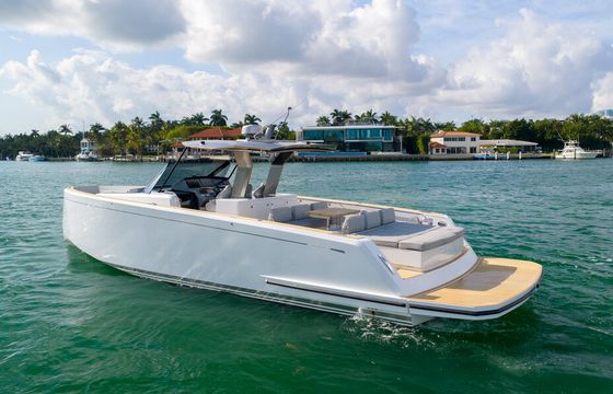 Luxury Day Boat In Montauk NY - Pardo 43