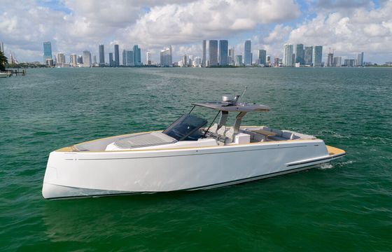 Luxury Day Boat In Montauk NY - Pardo 43