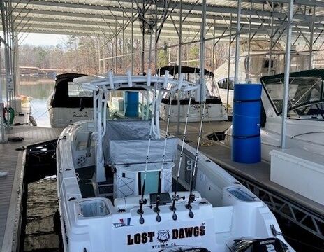 Departs Western Center of Lake Lanier, great CC for Cruising & Fishing