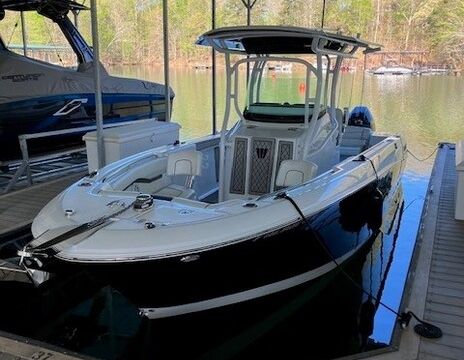 Departs Western Center of Lake Lanier, great CC for Cruising & Fishing