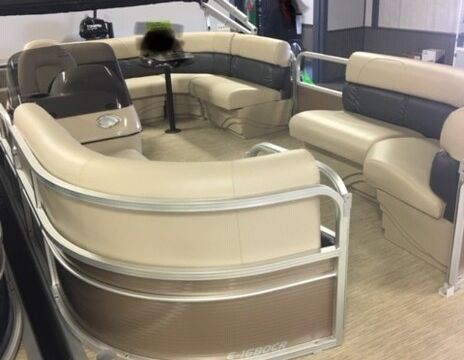 Boat for rent with stay at Pine Point Haven