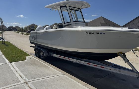 Robalo 2024 — Twin-Outboard Center Console (Fish & Party Ready)