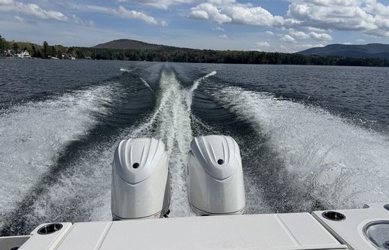 Robalo 2024 — Twin-Outboard Center Console (Fish & Party Ready)