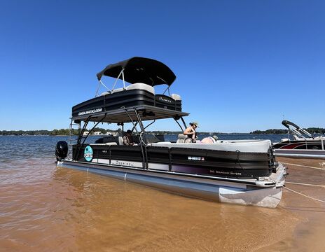 La Cantina – 31' Premier SkyDek Tritoon