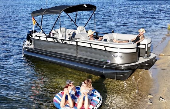 Stunning 2024 Regency 230 LE3 - Ultimate Lake Lounge
