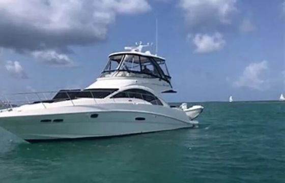 Luxurious 2008 SeaRay 47 Sedan Bridge for Rent - Pristine Condition