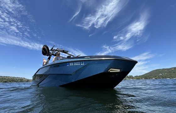 AXIS T235 Professional Wakesurfing Boat - Delivery available