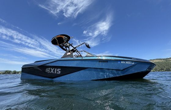AXIS T235 Professional Wakesurfing Boat - Delivery available