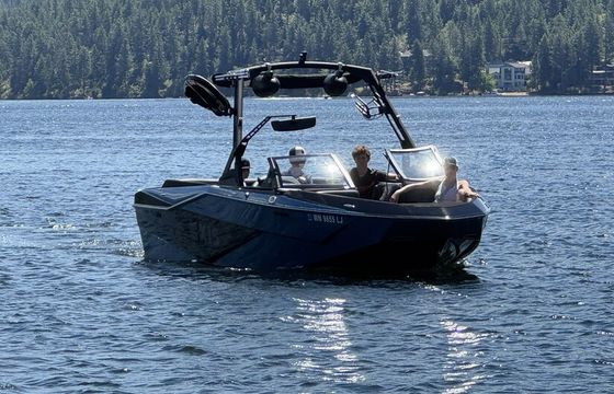 AXIS T235 Professional Wakesurfing Boat - Delivery available