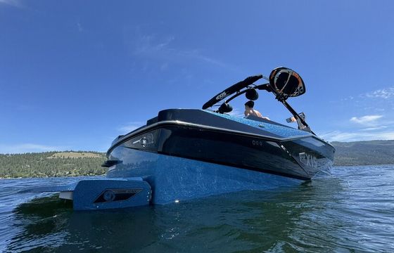 AXIS T235 Professional Wakesurfing Boat - Delivery available