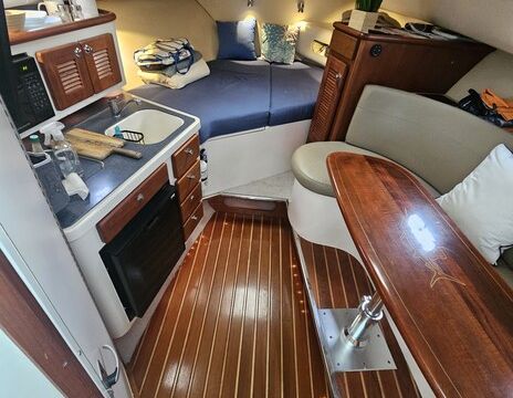 Island Girl — Elegant 34ft Pursuit