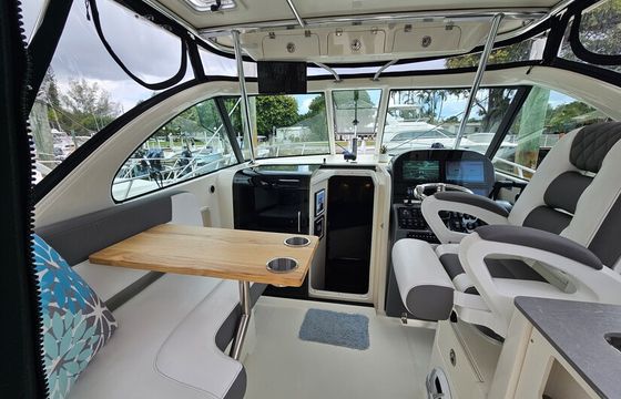 Island Girl — Elegant 34ft Pursuit