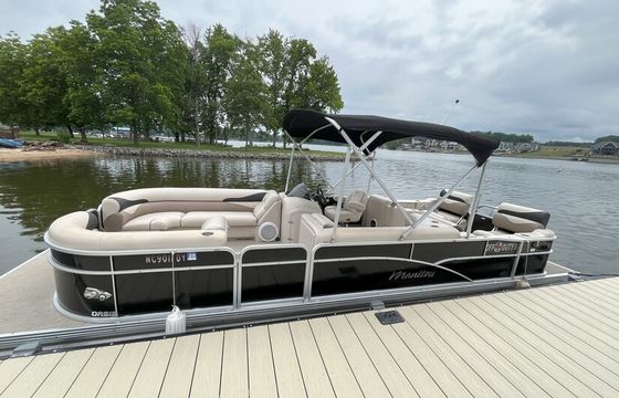 25' Manitou Pontoon - seats 15