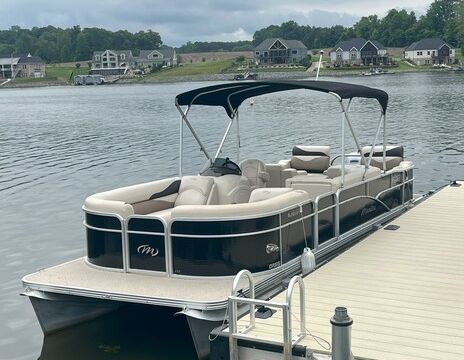 25' Manitou Pontoon - seats 15