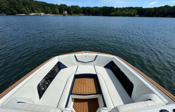 Nautique G23 Wake Surf Boat with Captain!
