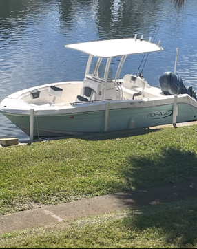 2023 Robalo R200 20 Ft. Center Console Fishing Boat.