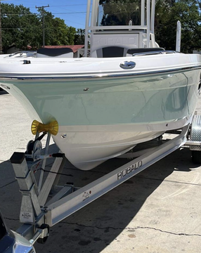 2023 Robalo R200 20 Ft. Center Console Fishing Boat.