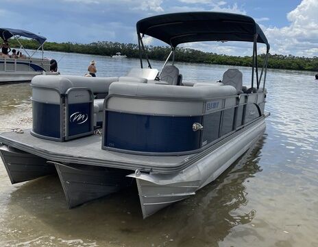 25 Tritoon Manitou Oasis