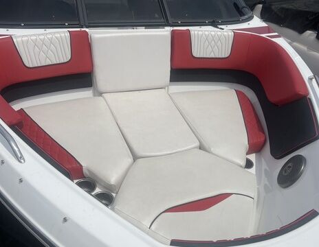 Spacious &amp; Sporty 2021 Glastron GX215 | Captain Option |  9 ppl