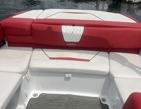 Spacious &amp; Sporty 2021 Glastron GX215 | Captain Option |  9 ppl