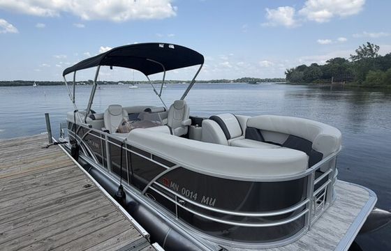 Brand New 2026 Sylvan Mirage Pontoon | Seats 12 | Bluetooth Stereo
