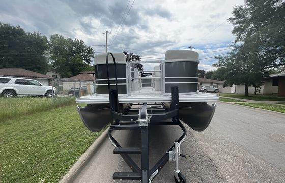 Brand New 2026 Sylvan Mirage Pontoon | Seats 12 | Bluetooth Stereo