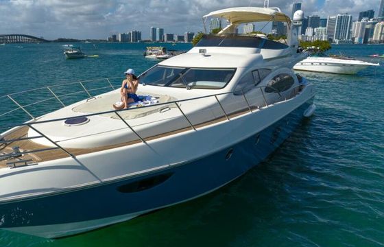 70ft Azimut Luxury Yacht with 2 Jet Skis – Miami