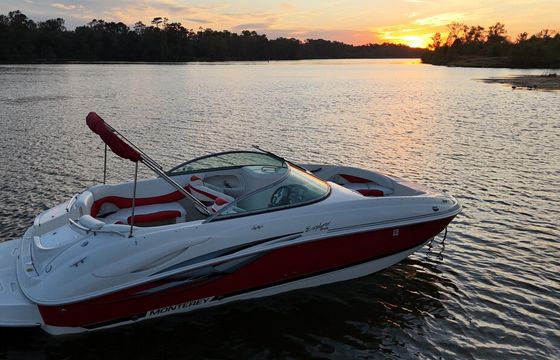 Sleek Monterey Boat – Perfect for Cruising and Water Sports